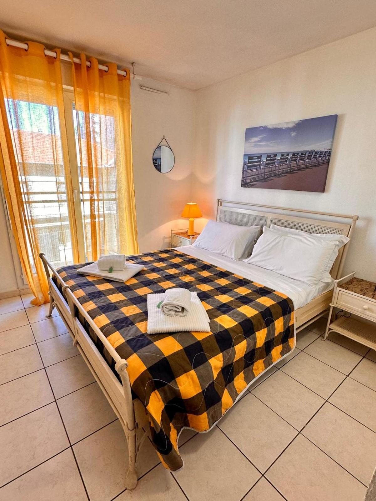 Des Domes Fshh Apartment *